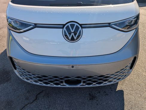 Used 2025 Volkswagen ID. Buzz Pro S Plus RWD image 12