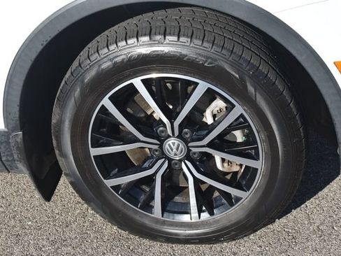 Used 2021 Volkswagen Tiguan SE FWD image 11