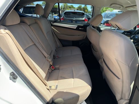 Used 2018 Subaru Outback 2.5i Premium AWD/4WD image 17