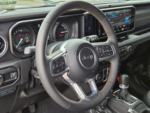 Used 2024 Jeep Wrangler Unlimited Sahara w/ Technology Group AWD/4WD image 24