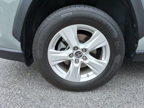 Used 2019 Toyota RAV4 XLE w/ Convenience Package FWD image 10