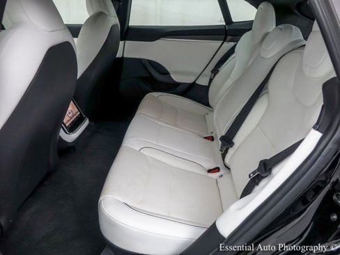 Used 2022 Tesla Model S Plaid image 14