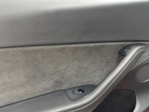 Used 2023 Tesla Model Y Long Range AWD/4WD image 39