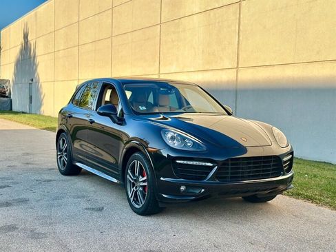 Used 2014 Porsche Cayenne GTS AWD/4WD image 4