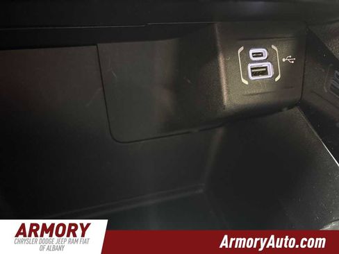 Used 2025 Jeep Compass Limited image 19