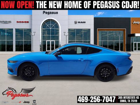 Used 2024 Ford Mustang Coupe RWD image 3