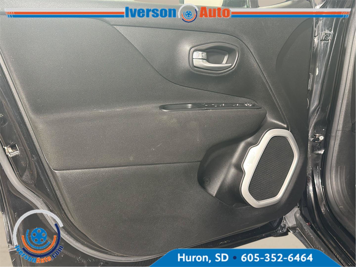 Used 2018 Jeep Renegade Latitude w/ Cold Weather Group AWD/4WD image 13