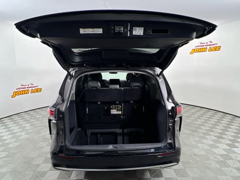 Used 2022 Toyota Sienna Limited FWD image 5