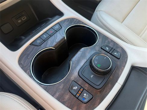 Used 2021 GMC Acadia Denali w/ Denali Technology Package image 15