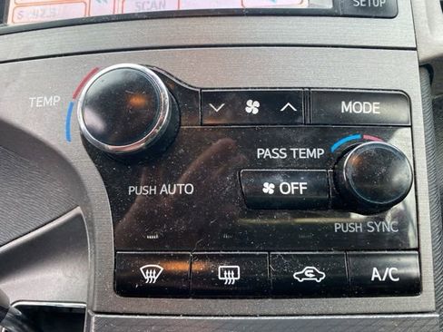 Used 2013 Toyota Venza LE image 17