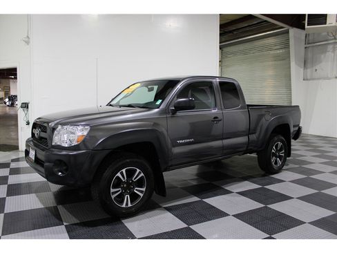 Used 2011 Toyota Tacoma PreRunner image 7