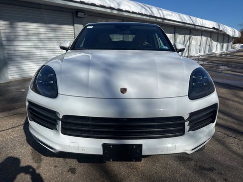Certified 2023 Porsche Cayenne Platinum Edition image 8