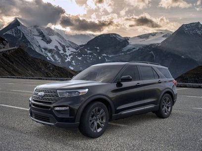 New 2024 Ford Explorer XLT w/ Equipment Group 202A
