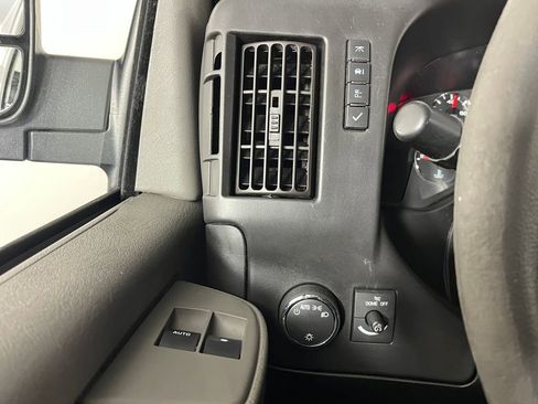 Used 2017 Chevrolet Express 2500 image 21
