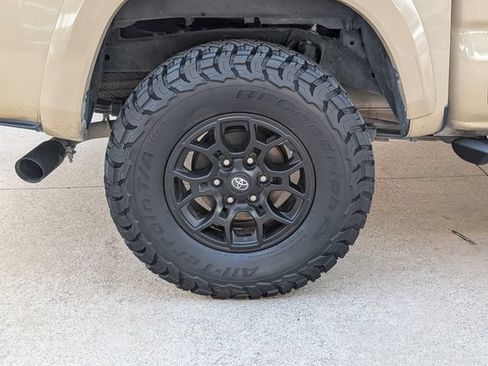 Used 2020 Toyota Tacoma SR5 RWD image 3