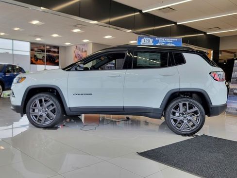 New 2025 Jeep Compass Limited w/ Sun & Sound Group image 9