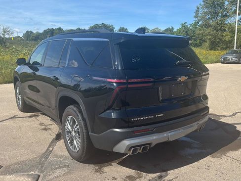 Used 2026 Chevrolet Traverse LT AWD/4WD image 3