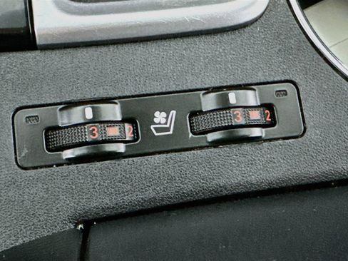Used 2019 Toyota Highlander Limited Platinum AWD/4WD image 18