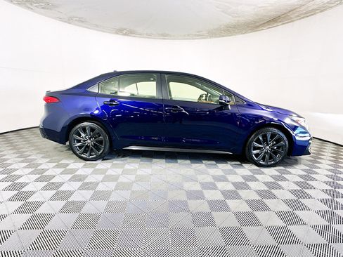 Used 2024 Toyota Corolla SE FWD image 2