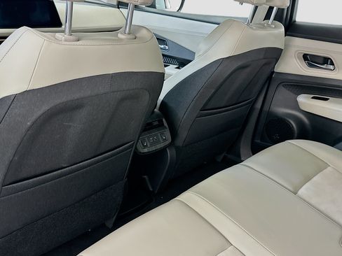 Used 2023 Nissan Ariya AWD image 28