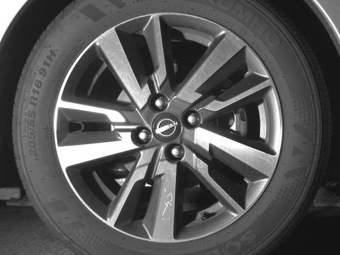 Used 2025 Nissan Versa SV image 13