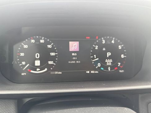 Used 2025 Land Rover Discovery Dynamic SE image 14