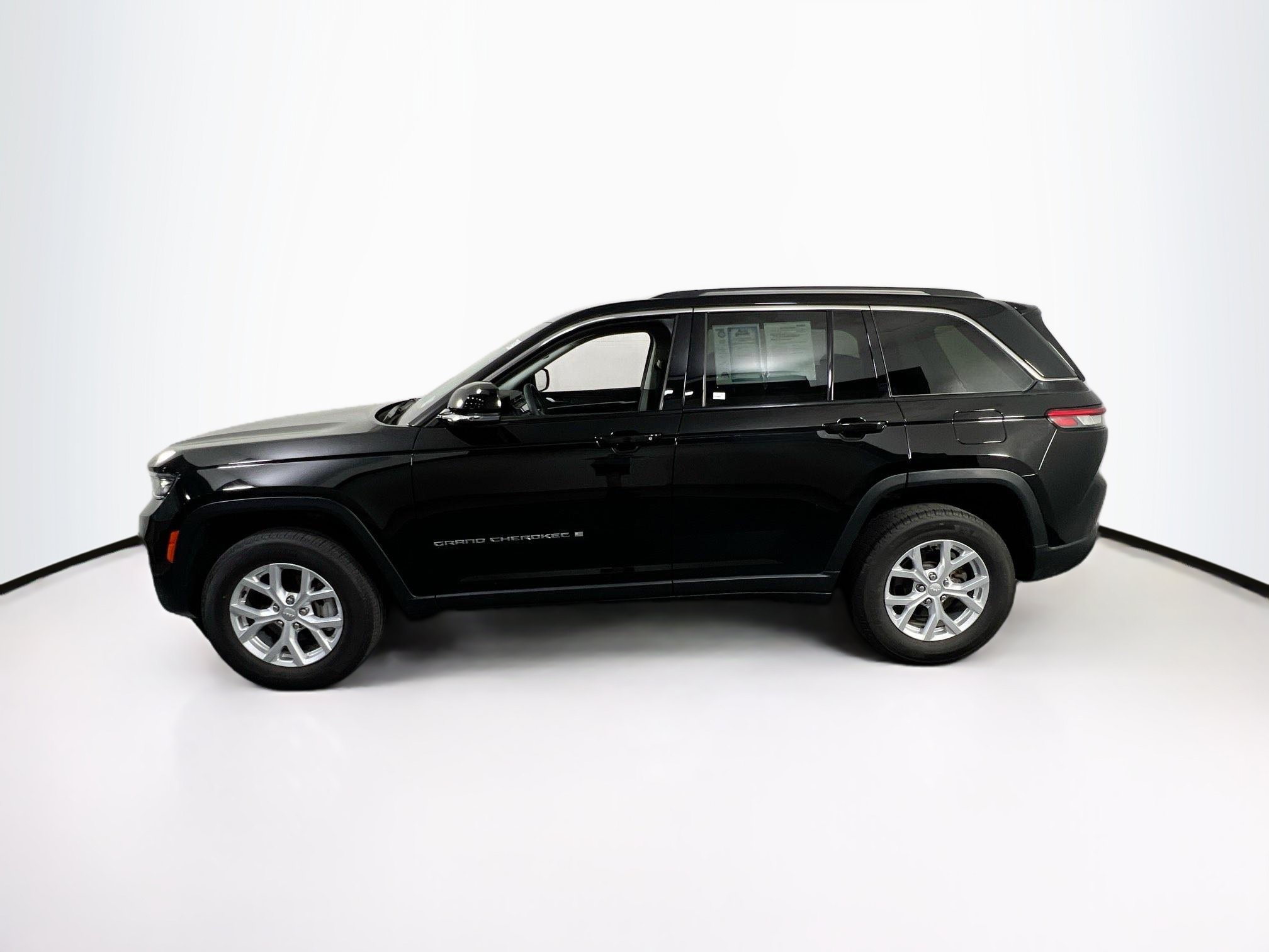 Used 2023 Jeep Grand Cherokee Limited AWD/4WD image 8