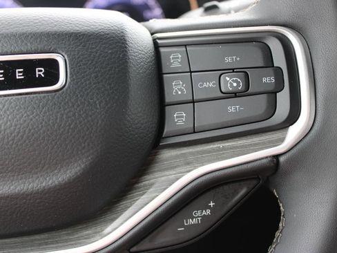 Used 2024 Jeep Wagoneer Series II image 43