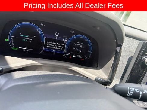 Used 2025 Toyota Camry XLE FWD image 7