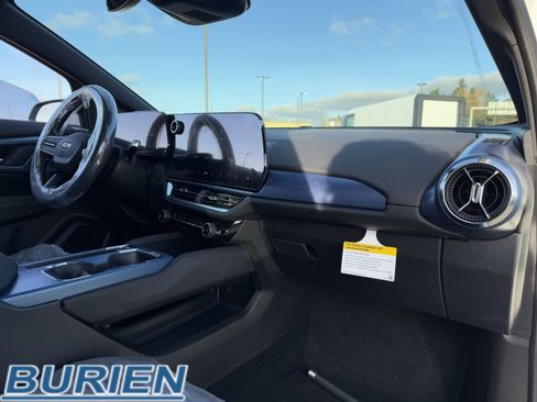 New 2026 Chevrolet Equinox EV LT image 15