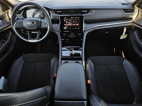 New 2025 Jeep Grand Cherokee Laredo image 34