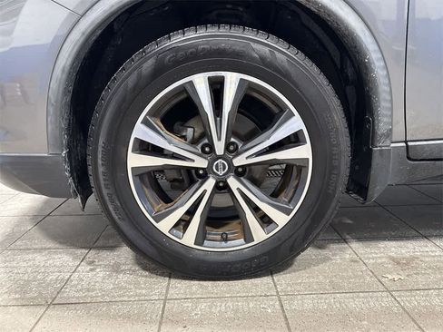 Used 2019 Nissan Rogue SV w/ Sun & Sound Touring Package image 10