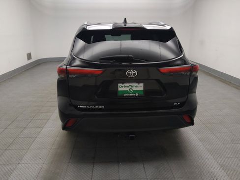 Used 2021 Toyota Highlander XLE FWD image 6