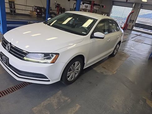 Used 2017 Volkswagen Jetta S FWD image 2