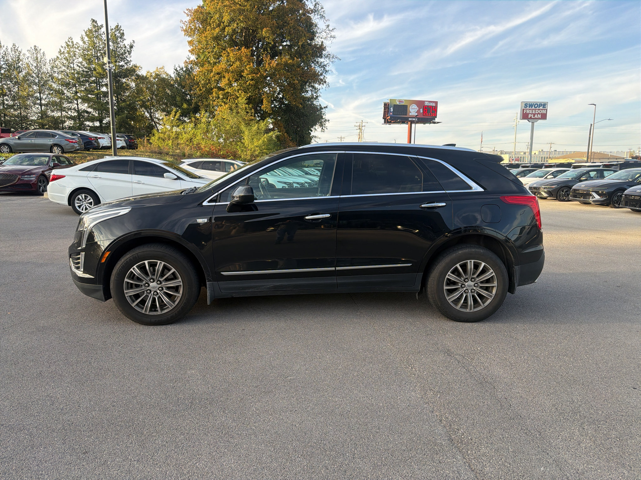 Used 2017 Cadillac XT5 Luxury w/ LPO, Wheel Lock Package AWD/4WD image 6