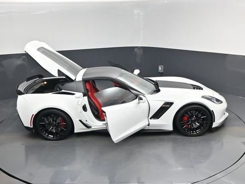 Used 2016 Chevrolet Corvette Z06 w/ 3LZ Preferred Equipment Group RWD image 18