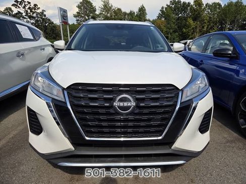Used 2024 Nissan Kicks SV FWD image 2