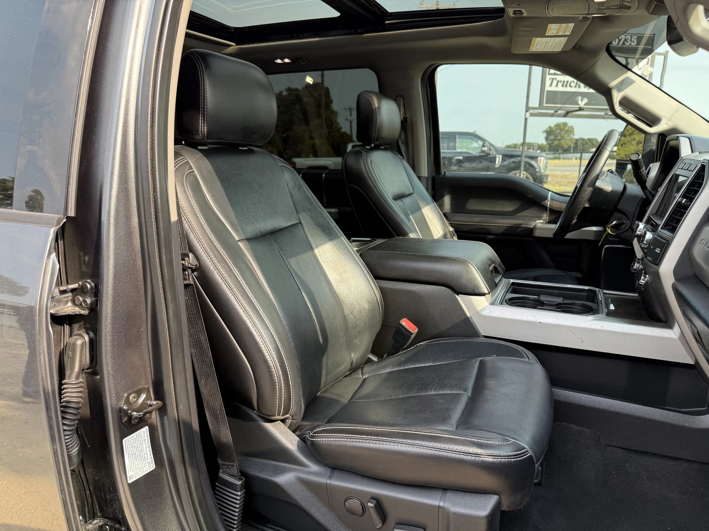 Used 2020 Ford F350 Lariat w/ Lariat Value Package AWD/4WD image 15