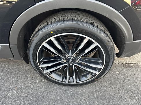 Used 2017 Lincoln MKC Reserve image 24