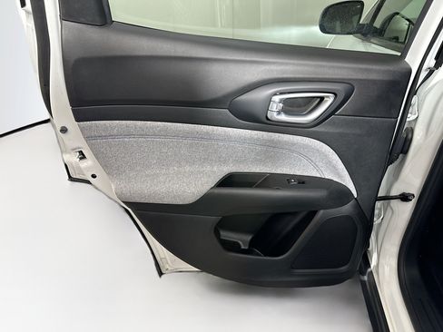 Used 2022 Jeep Compass Latitude FWD image 25