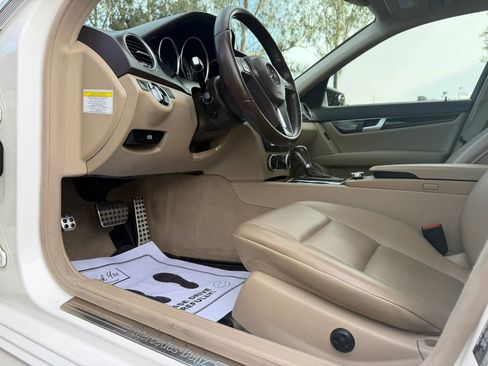Used 2013 Mercedes-Benz C 250 Sedan image 11