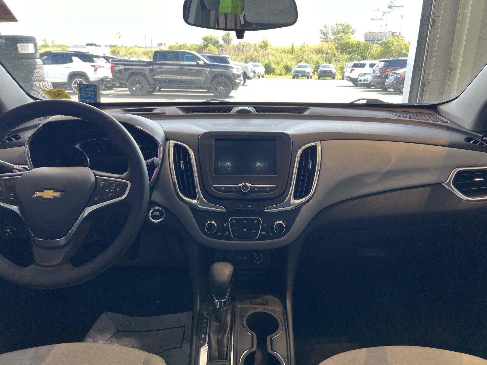 Used 2023 Chevrolet Equinox LT AWD/4WD image 32