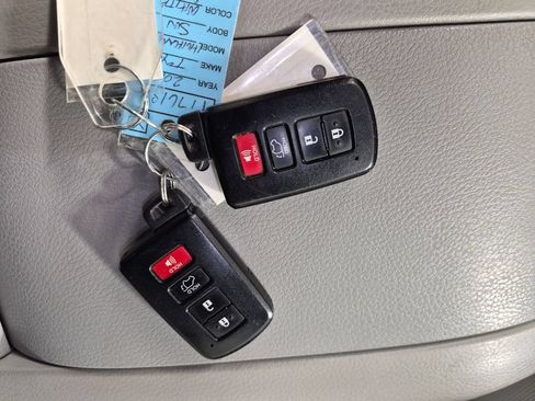 Used 2016 Toyota Highlander Limited Platinum AWD/4WD image 32