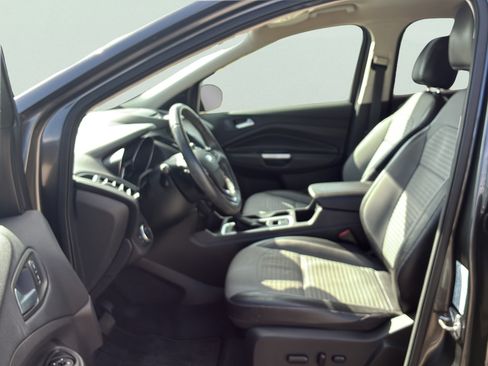 Used 2017 Ford Escape SE w/ Equipment Group 201A FWD image 22