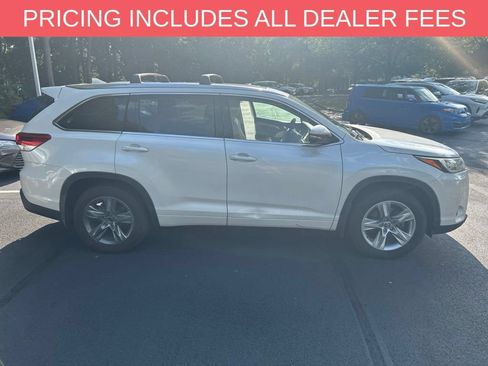 Used 2017 Toyota Highlander Limited Platinum AWD/4WD image 2