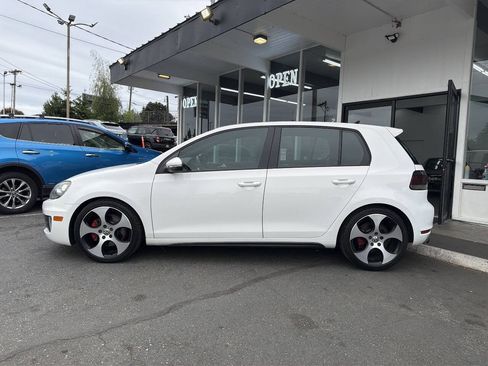 Used 2011 Volkswagen GTI 4-Door FWD image 3