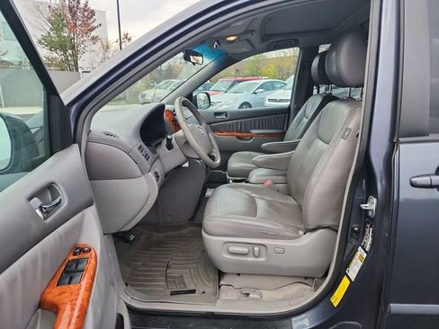 Used 2009 Toyota Sienna XLE image 4