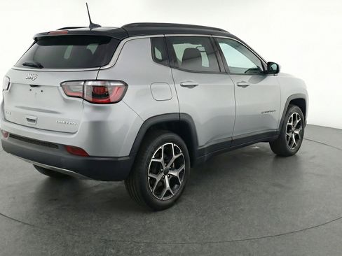 Used 2025 Jeep Compass Limited image 9