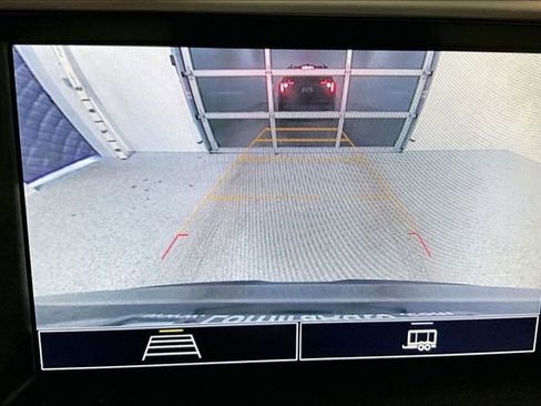 Used 2023 GMC Acadia SLE w/ LPO, Black Accent Package image 14