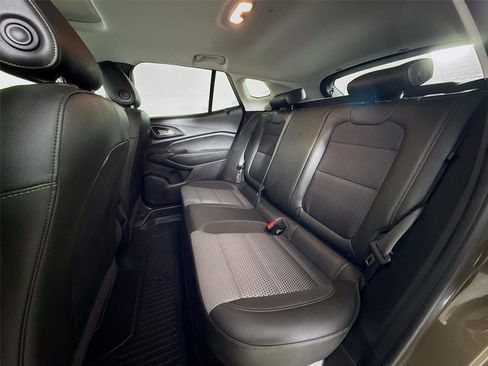 Used 2024 Chevrolet Trax LT w/ Sunroof Package image 24